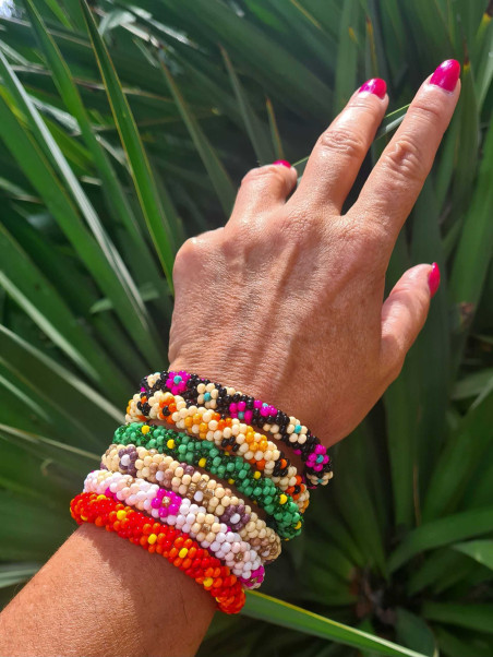 Elastic bracelet with rock crystals and flowers in PEYOTE technique