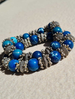 Pulsera elástica piedras naturales, rondeles de metal y ágatas azul