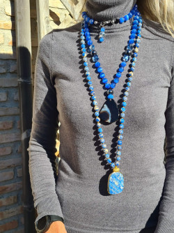 Collar largo piedras naturales azules sedimentadas con colgante lazurita