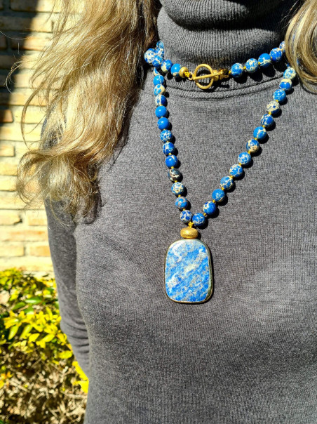 Collar largo piedras naturales azules sedimentadas con colgante lazurita