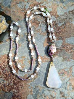 Long necklace of Czech crystal, agates and abalone