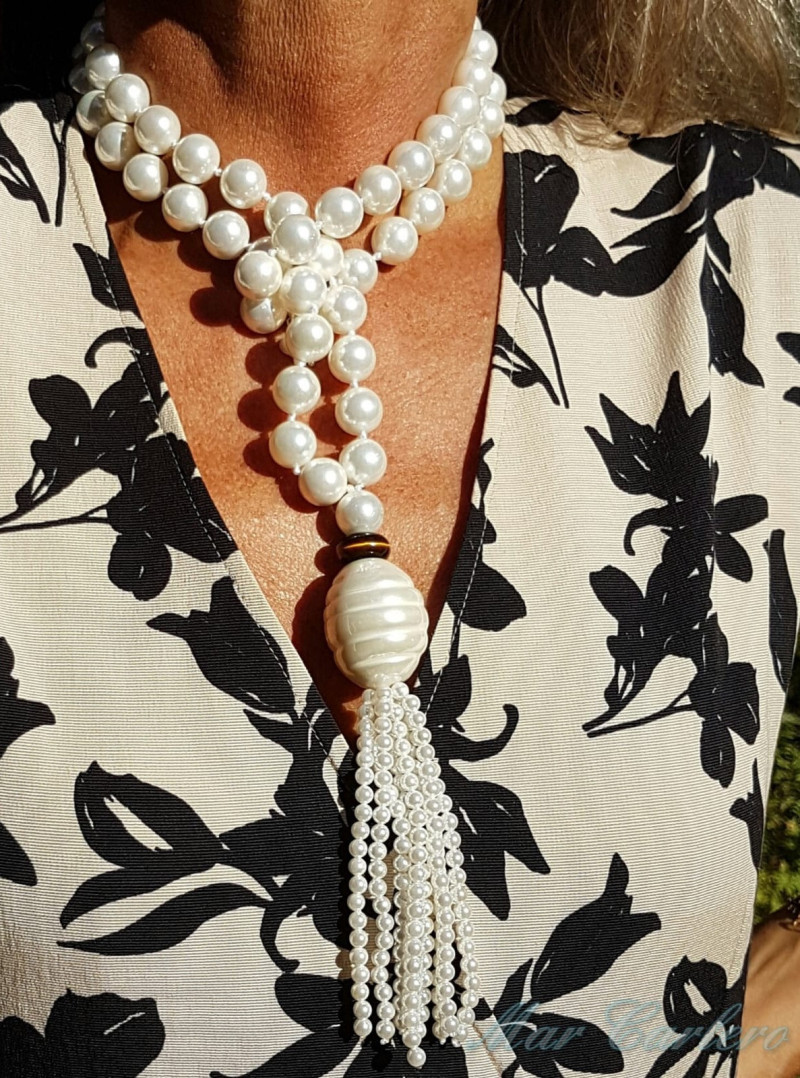 Long necklace of mother-of-pearl beads with tassel and mother-of-pearl bead