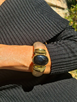 Rigid ethnic bracelets made of natural stones – Boho style