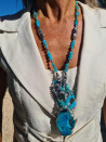 Collar largo de cristales checos y geoda azul turquesa