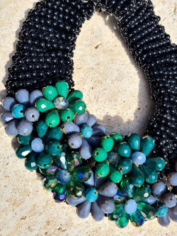 Choker made of Czech rock crystal in the shape of flowers