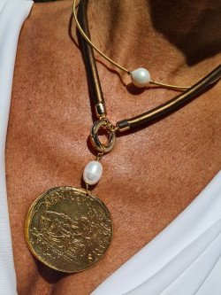 Choker with baroque pearl and gold-plated Roman coin