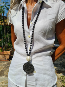 Long necklace with lava and mother-of-pearl jade medallion