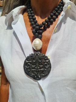 Long necklace with lava and mother-of-pearl jade medallion
