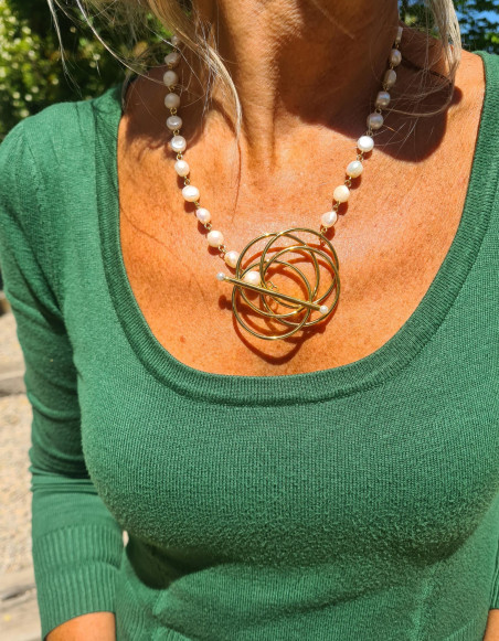 Baroque pearl choker with rosary chain and gold clasp