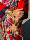 Pulsera redonda de acero bañado en oro. Diseño elegante y atemporal