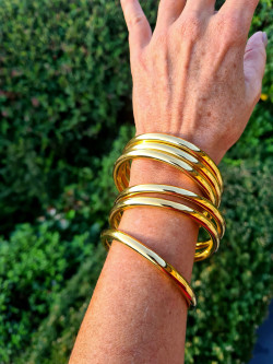 Pulsera rígida aro de acero bañado en oro