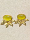 Pendientes dorados con ojo de gato y hojas doradas