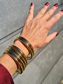 Pulsera rígida aro de acero bañado en oro
