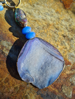 Short necklace with Czech crystals and abalone pendant – Unique piece
