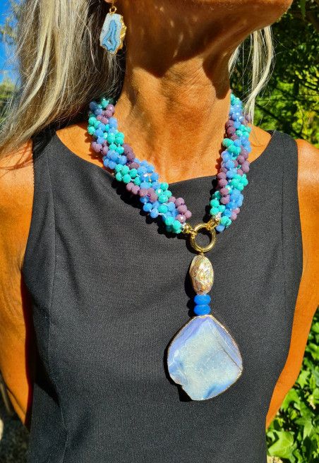 Short necklace with Czech crystals and abalone pendant – Unique piece