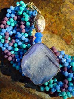 Short necklace with Czech crystals and abalone pendant – Unique piece