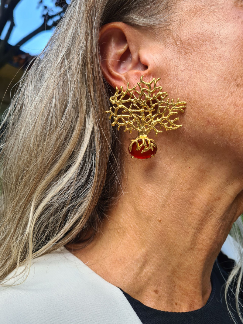 Pendientes dorados ramas con piedras naturales – Elegancia única