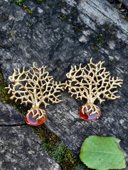 Gold branch earrings with natural stones – Unique elegance