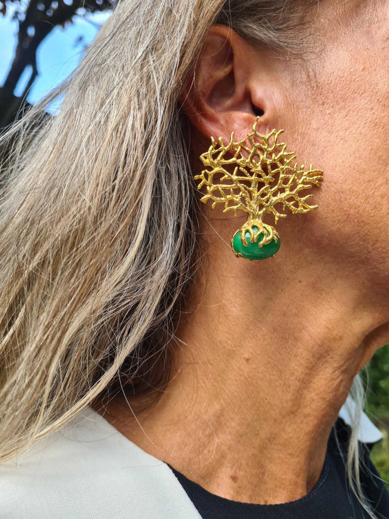 Pendientes dorados ramas con piedras naturales – Elegancia única
