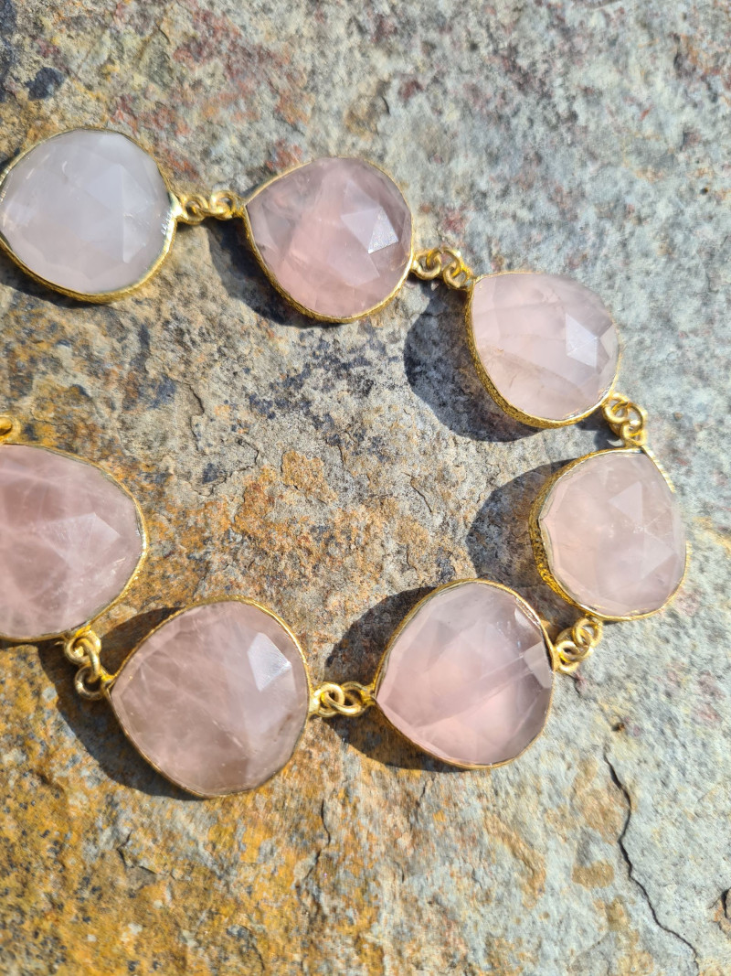 Gold-plated bronze bracelet with natural agates and quartz crystals