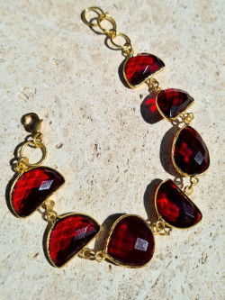 Gold-plated bronze bracelet with natural agates and quartz crystals