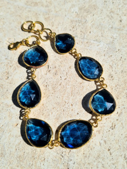 Gold-plated bronze bracelet with natural agates and quartz crystals