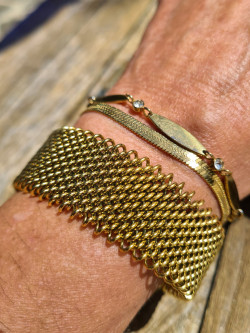 Rigid Mayan-style bracelet in gold-plated stainless steel