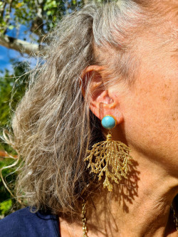Gold earrings with agates, cat's eye and branch pendant