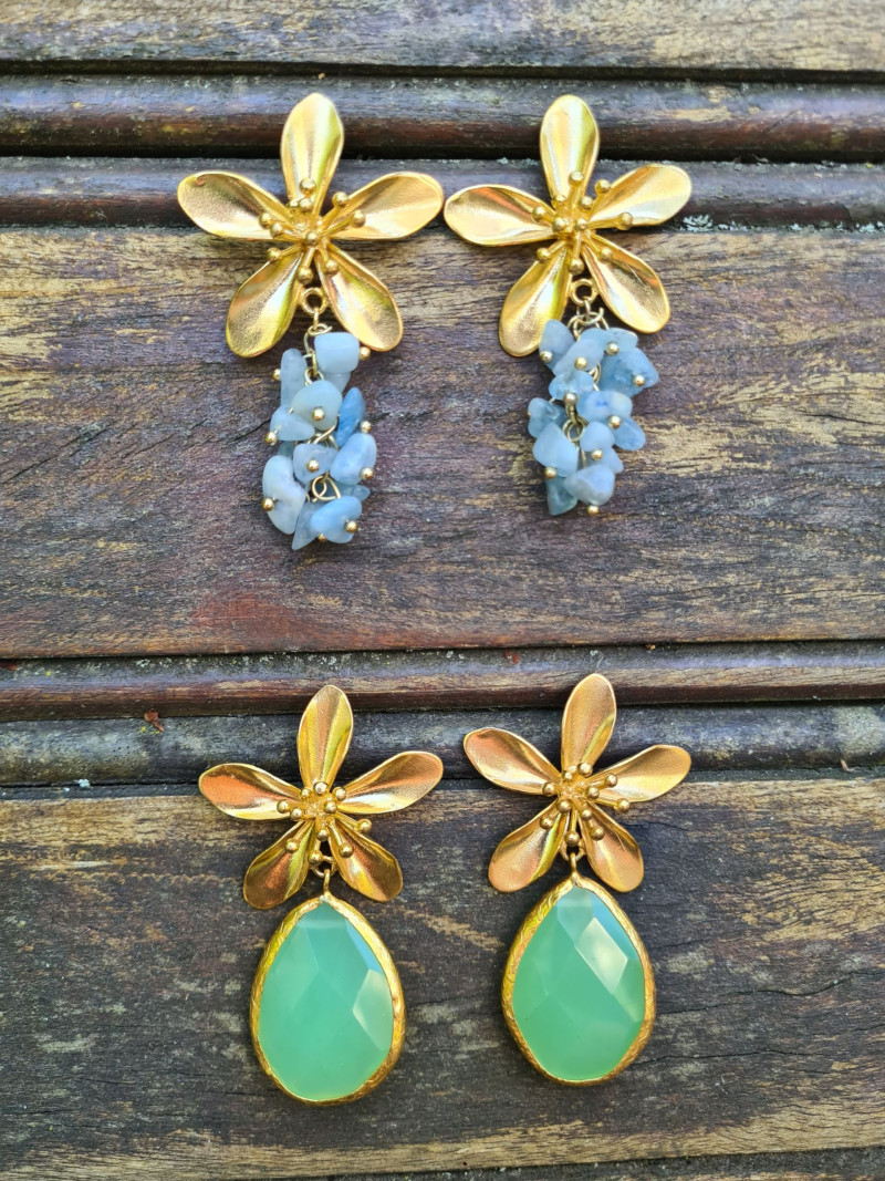 Pendientes flor bañados en oro con ágatas exclusivas