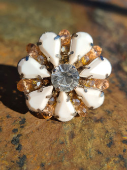 Large flower rings with agates and Czech crystal
