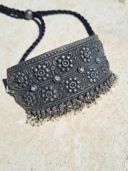 Bohemian choker with pearls