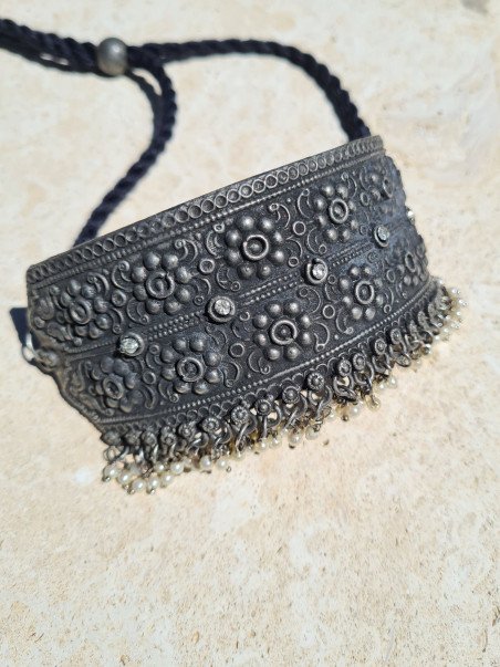 Bohemian choker with pearls