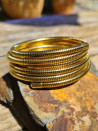Pulsera rígida espiral de acero dorado – Original y versátil