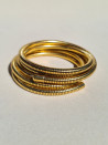 Pulsera rígida espiral de acero dorado – Original y versátil