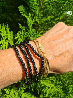 Elastic bracelets made of faceted agates in various colors