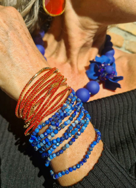 Elastic bracelets made of semi-precious stones in natural colors
