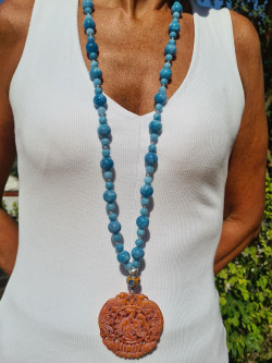 Long necklace of agates and red jade medallion