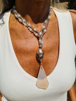 Long necklace of Czech crystal, agates and abalone