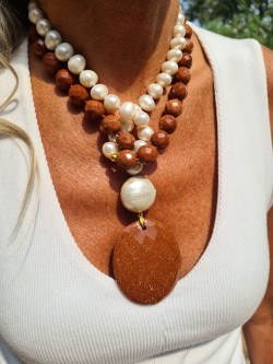 Long necklace of baroque pearls and labradorite with mother-of-pearl