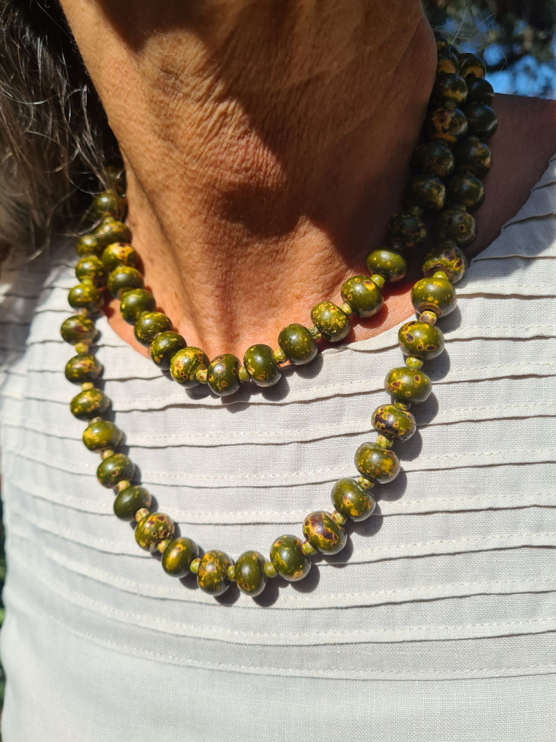 Long necklace of khaki-dyed bone with yellow spots