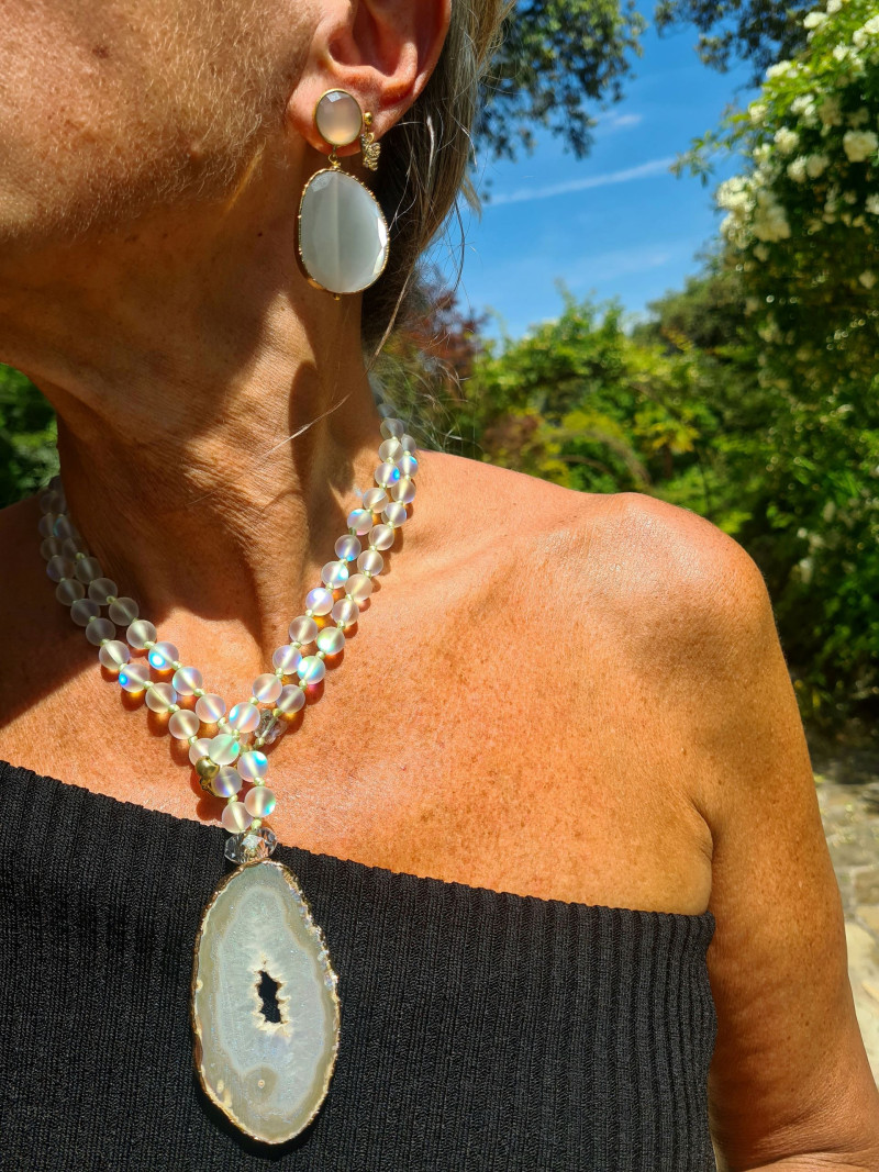 Long necklace with opal crystal and white grey agate pendant