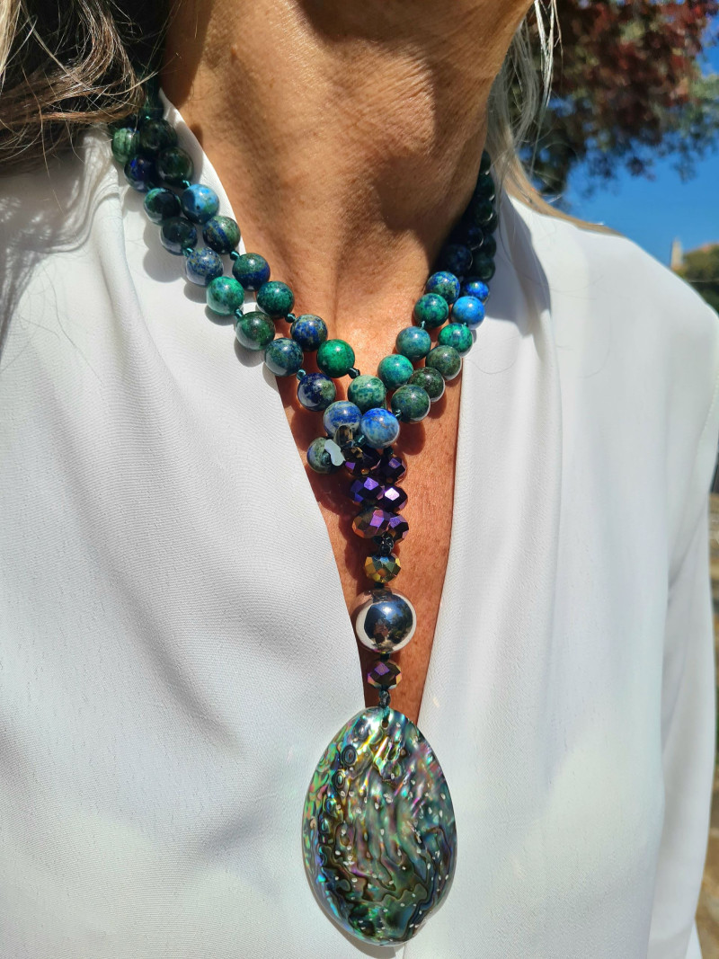 Collar con colgante de bulón marino natural, elegante y exclusivo