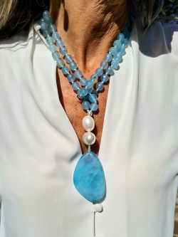 Collar largo de ágatas con nácar y colgante lágrima