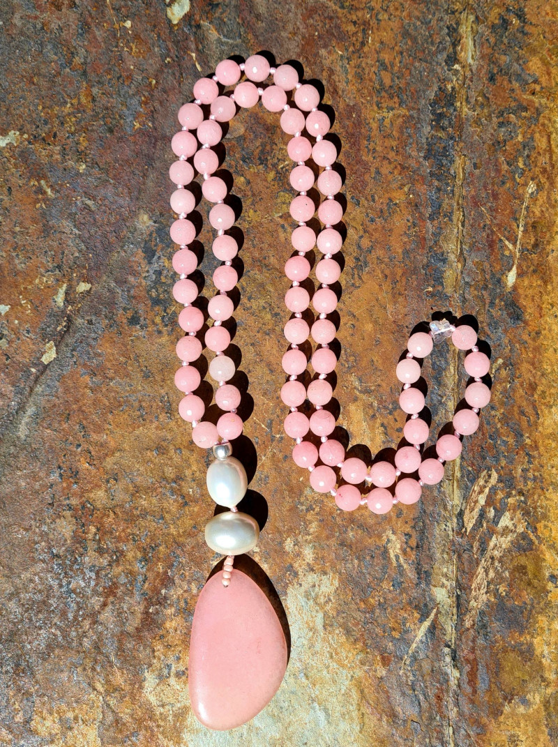 Collar largo de ágatas con nácar y colgante lágrima