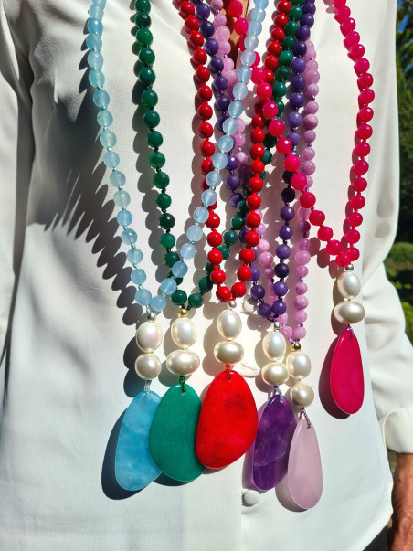 Collar largo de ágatas con nácar y colgante lágrima