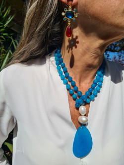 Collar largo de ágatas con nácar y colgante lágrima
