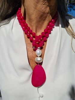 Collar largo de ágatas con nácar y colgante lágrima