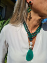 Collar largo de ágatas con nácar y colgante lágrima