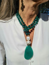 Collar largo de ágatas con nácar y colgante lágrima