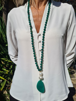 Collar largo de ágatas con nácar y colgante lágrima